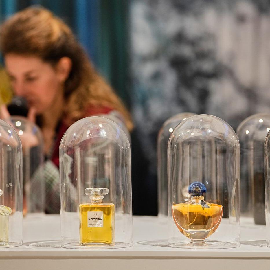 German scents exhibition combines 1,000 years of fragrances with art and history